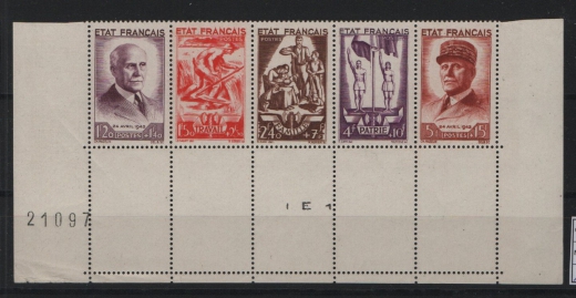Frankreich, Mi.- Nrn.: 589- 93, **, im kpl. ungefalteten Er- 5er- Streifen, mit Leerfeldern, Bogennr. + DV (?), selten!
